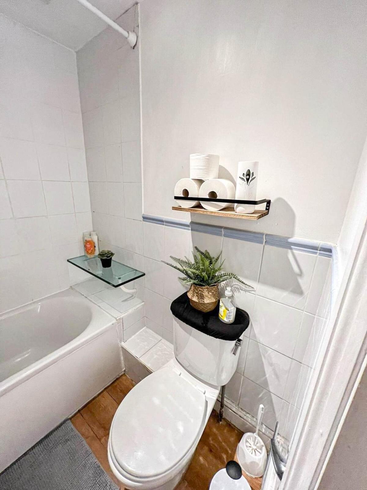 Lovely 1 Bedroom Flat In West Kensington London, Shepherd's Bush * Londra