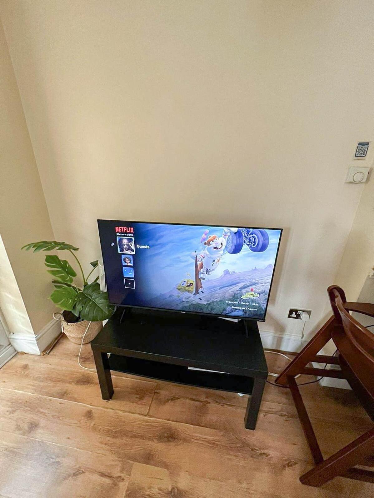 Lovely 1 Bedroom Flat In West Kensington London, Shepherd's Bush Apartment